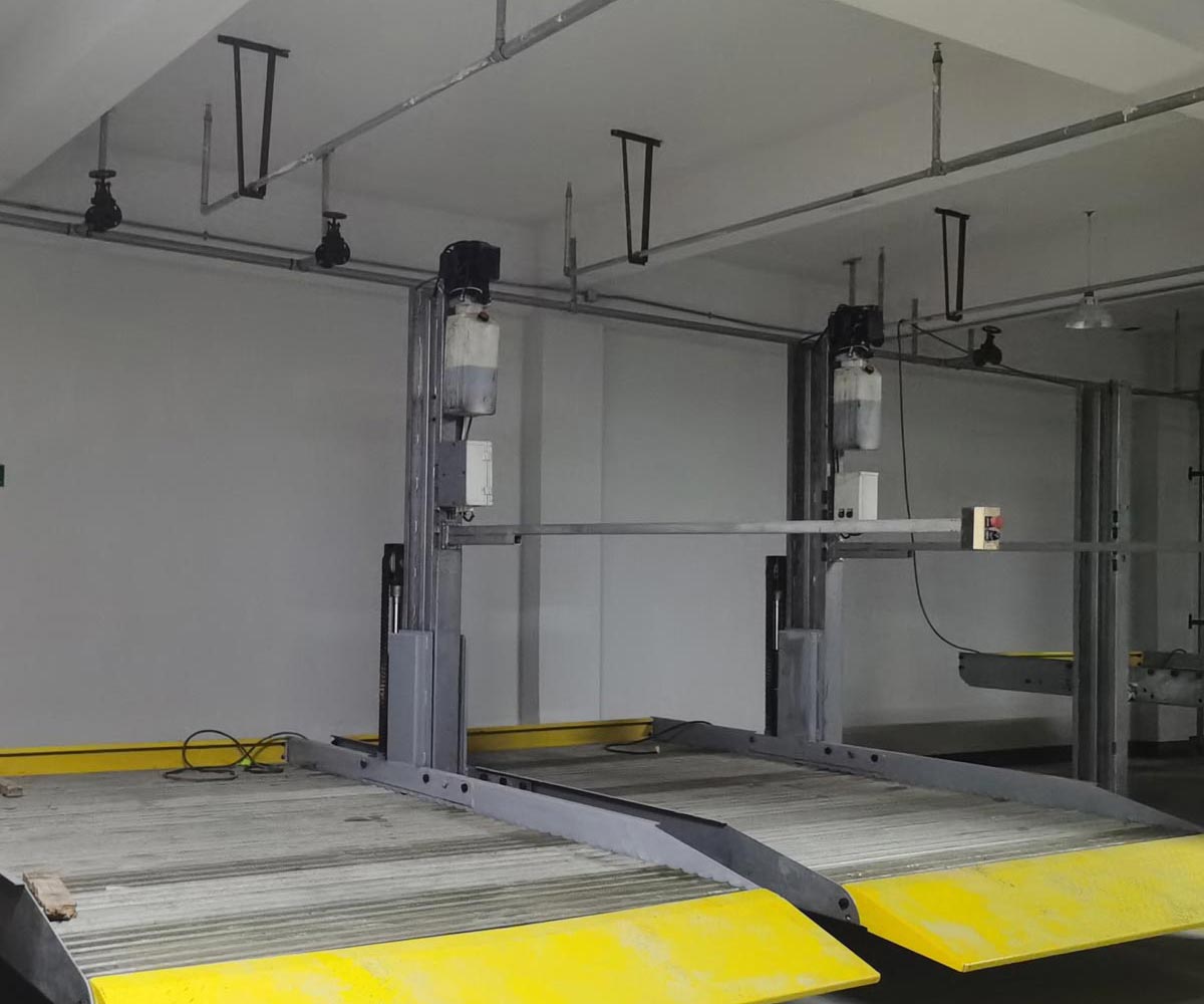 蓝山两层简易升降机械式樱花免费视频网址观看设备拆除